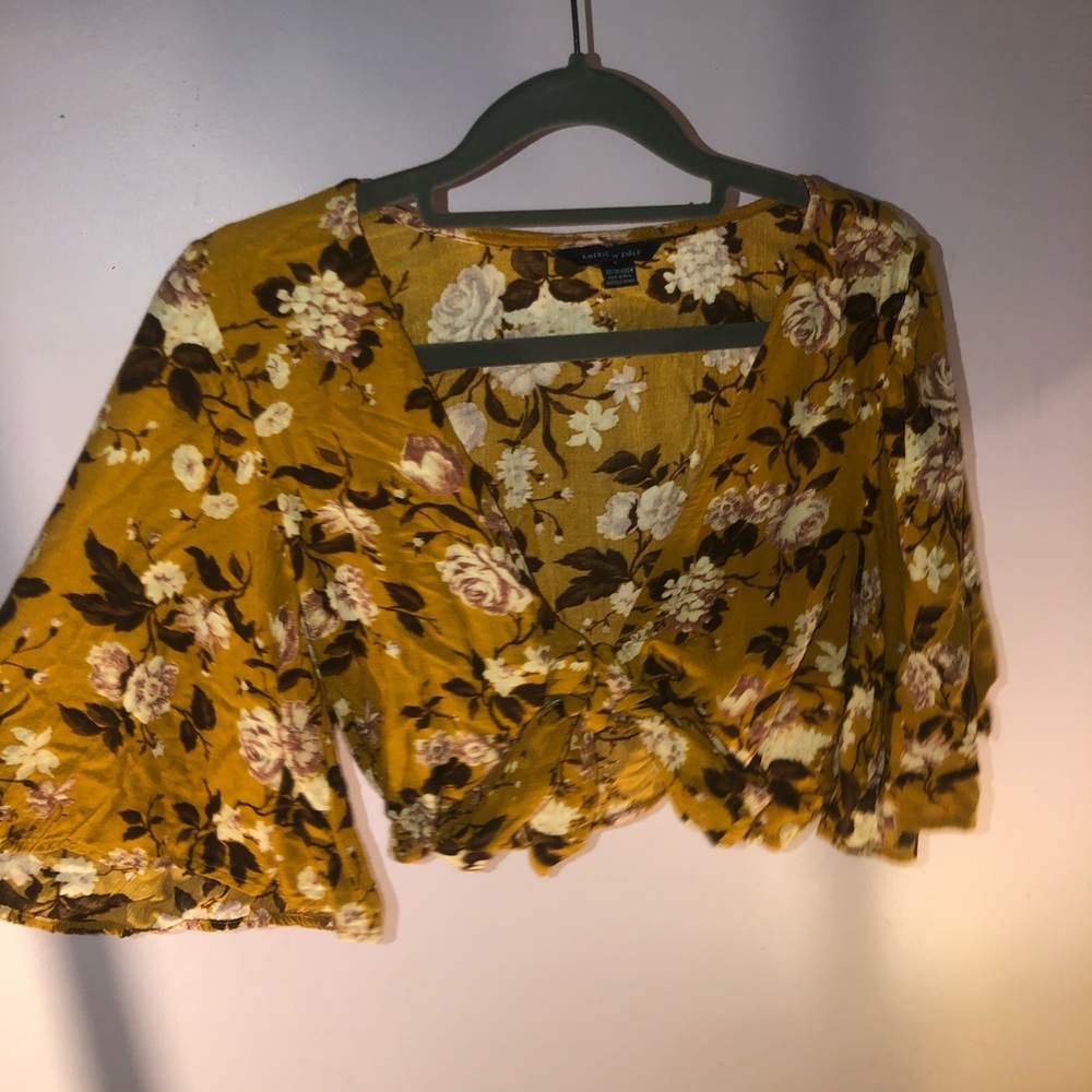 Only worn once cropped top from american Eagle